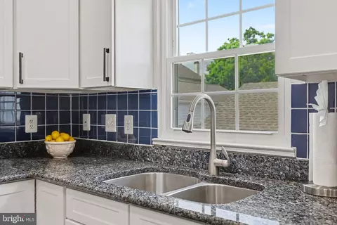 Kitchen - 42918 Needham Way, Ashburn, VA 20147 photo 4 of 6