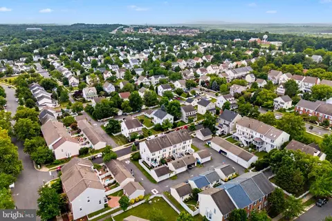 View/Area - 42918 Needham Way, Ashburn, VA 20147 photo 14 of 17