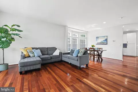 Living - 42918 Needham Way, Ashburn, VA 20147 photo 2 of 4