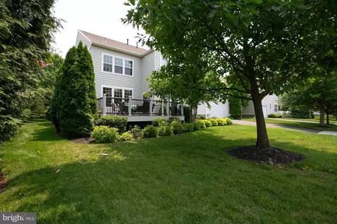 Exterior - 23054 Bronstein Ln, Brambleton, VA 20148 photo 9 of 11