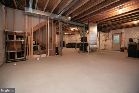 Entry Way - 23054 Bronstein Ln, Brambleton, VA 20148 photo 13 of 15