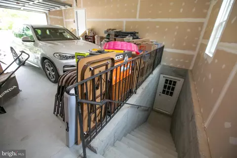 Entry Way - 23054 Bronstein Ln, Brambleton, VA 20148 photo 12 of 15