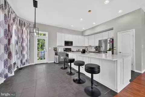 Kitchen - 43314 Fullerton St, Ashburn, VA 20147 photo 4 of 4