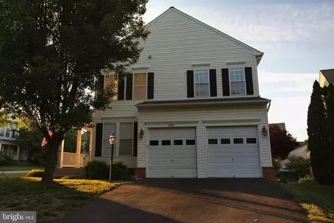 Exterior - 43314 Fullerton St, Ashburn, VA 20147 photo 3 of 4