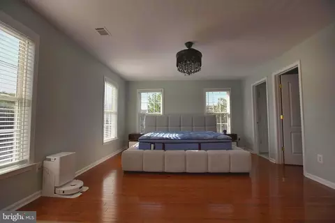 Bedroom - 43314 Fullerton St, Ashburn, VA 20147 photo 2 of 4