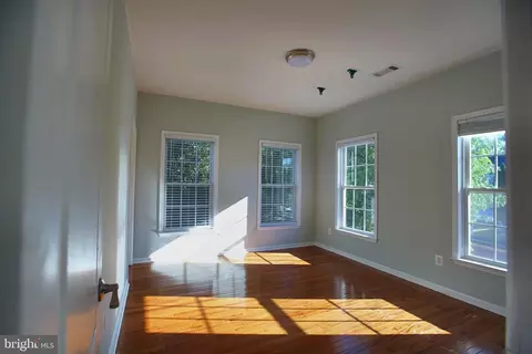 Bedroom - 43314 Fullerton St, Ashburn, VA 20147 photo 4 of 4