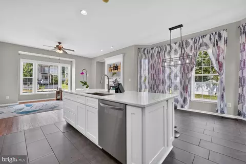 Kitchen - 43314 Fullerton St, Ashburn, VA 20147 photo 2 of 4