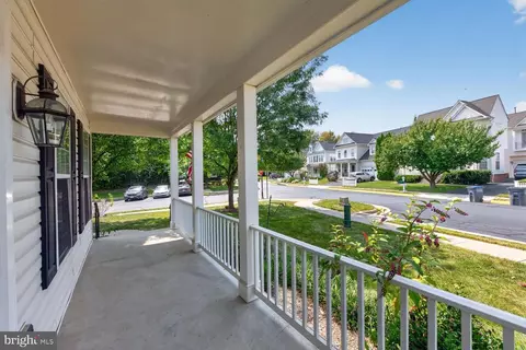 Exterior - 43314 Fullerton St, Ashburn, VA 20147 photo 3 of 4