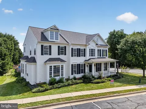 Exterior - 43314 Fullerton St, Ashburn, VA 20147 photo 2 of 4
