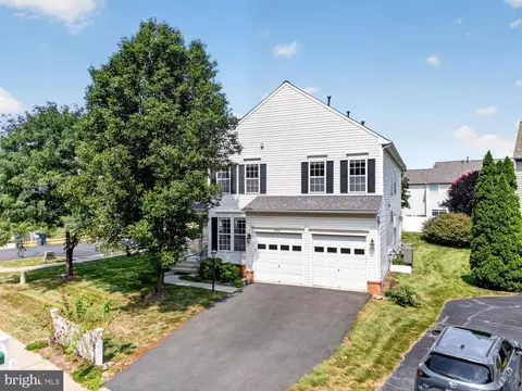 Exterior - 43314 Fullerton St, Ashburn, VA 20147 photo 4 of 4
