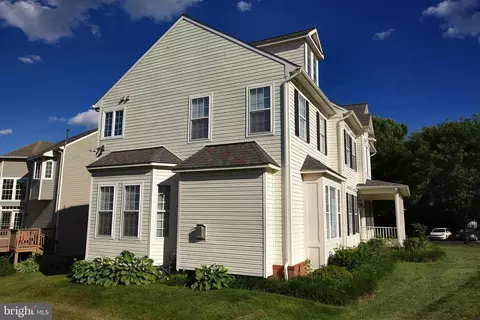 Exterior - 43314 Fullerton St, Ashburn, VA 20147 photo 2 of 4