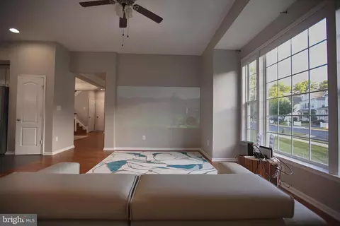 Living - 43314 Fullerton St, Ashburn, VA 20147 photo 2 of 2