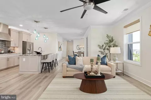 23669 Golden Embers Sq #403, Ashburn, VA 20148