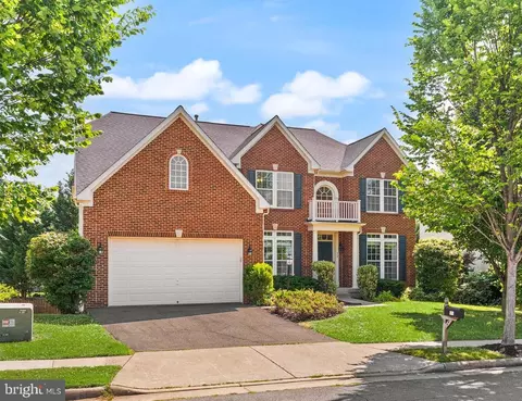 32 Houser Dr, Lovettsville, VA 20180