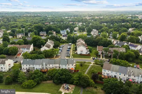 View/Area - 20944 Rootstown Ter, Ashburn, VA 20147 photo 2 of 5