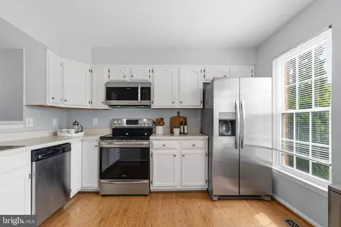 Kitchen - 20944 Rootstown Ter, Ashburn, VA 20147 photo 2 of 4