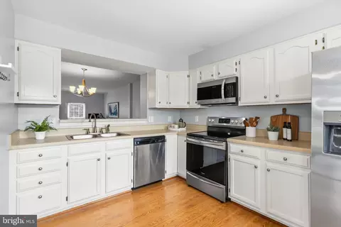Kitchen - 20944 Rootstown Ter, Ashburn, VA 20147 photo 1 of 4