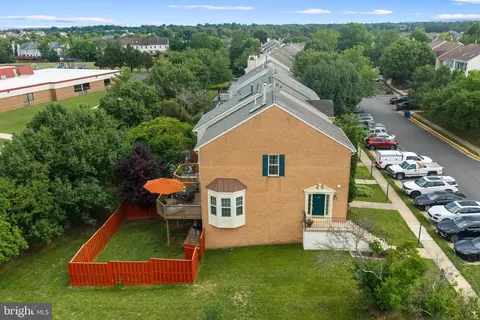 View/Area - 20944 Rootstown Ter, Ashburn, VA 20147 photo 1 of 5