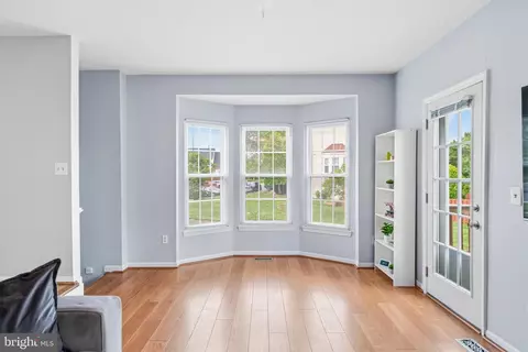 Living - 20944 Rootstown Ter, Ashburn, VA 20147 photo 2 of 3