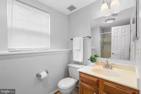 Bath - 20944 Rootstown Ter, Ashburn, VA 20147 photo 2 of 2