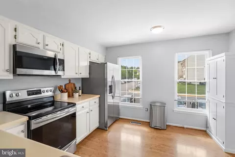 Kitchen - 20944 Rootstown Ter, Ashburn, VA 20147 photo 3 of 4