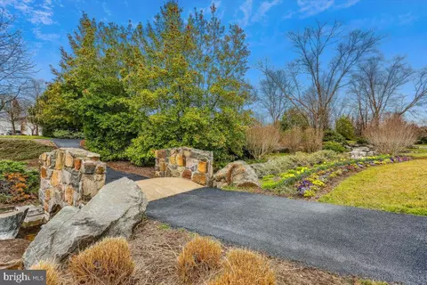 View/Area - 42855 Chatelain Cir, Brambleton, VA 20148 photo 1 of 2