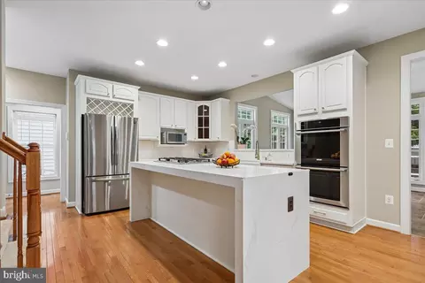 Kitchen - 42855 Chatelain Cir, Brambleton, VA 20148 photo 2 of 4