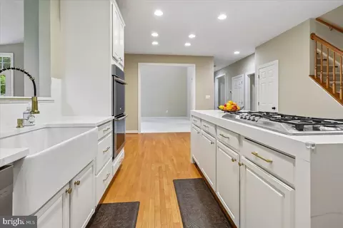 Kitchen - 42855 Chatelain Cir, Brambleton, VA 20148 photo 4 of 4