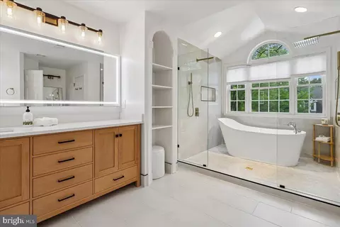 Bath - 42855 Chatelain Cir, Brambleton, VA 20148 photo 1 of 5