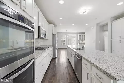 Entry Way - 22883 Eileen Sq, Sterling, VA 20166 photo 9 of 16