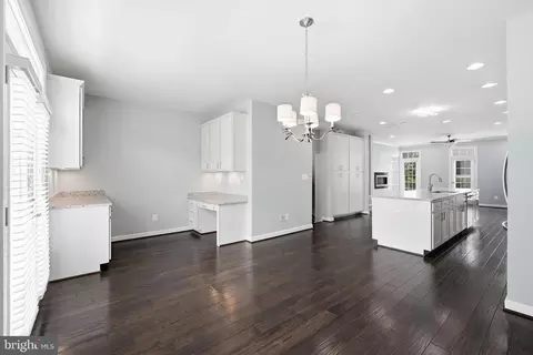 Entry Way - 22883 Eileen Sq, Sterling, VA 20166 photo 12 of 16
