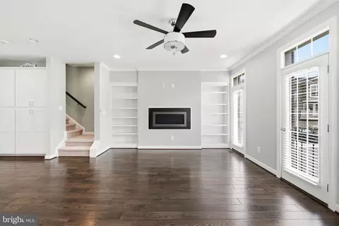 Living - 22883 Eileen Sq, Sterling, VA 20166 photo 3 of 3