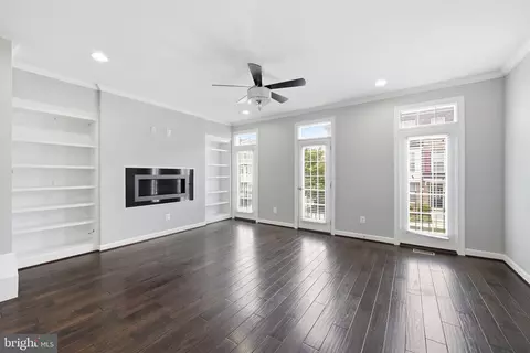 Living - 22883 Eileen Sq, Sterling, VA 20166 photo 2 of 3