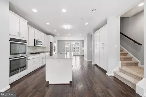 Entry Way - 22883 Eileen Sq, Sterling, VA 20166 photo 5 of 16