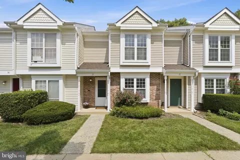 31 Essex Sq, Sterling, VA 20164