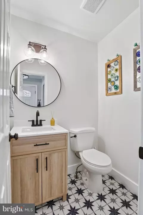 Bath - 43885 Laburnum Sq, Ashburn, VA 20147 photo 1 of 6