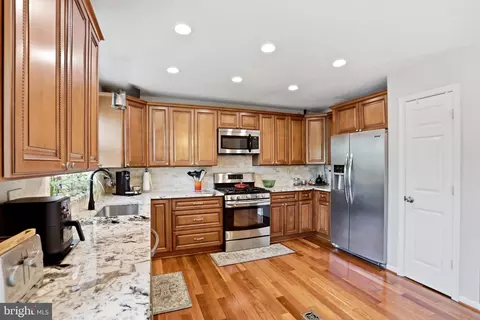 Kitchen - 43885 Laburnum Sq, Ashburn, VA 20147 photo 2 of 2
