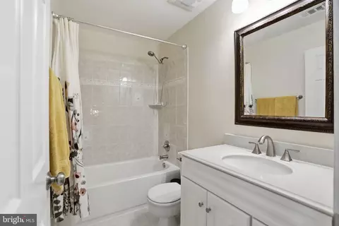Bath - 43885 Laburnum Sq, Ashburn, VA 20147 photo 6 of 6