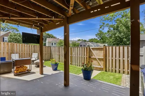 Exterior - 43885 Laburnum Sq, Ashburn, VA 20147 photo 4 of 6