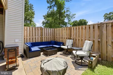Exterior - 43885 Laburnum Sq, Ashburn, VA 20147 photo 6 of 6