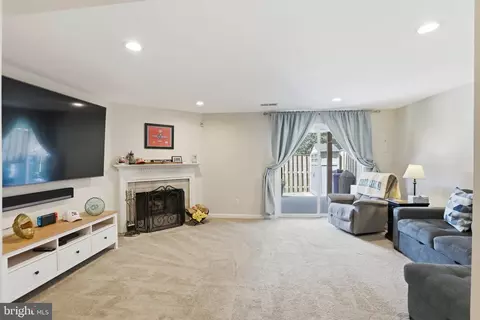 Living - 43885 Laburnum Sq, Ashburn, VA 20147 photo 1 of 1