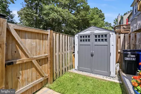 Exterior - 43885 Laburnum Sq, Ashburn, VA 20147 photo 5 of 6