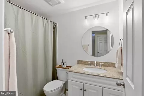 Bath - 43885 Laburnum Sq, Ashburn, VA 20147 photo 2 of 6