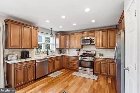Kitchen - 43885 Laburnum Sq, Ashburn, VA 20147 photo 1 of 2