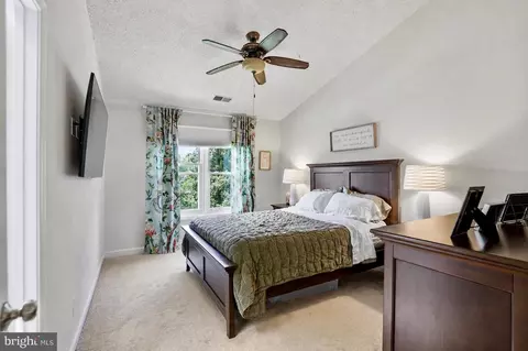 Bedroom - 43885 Laburnum Sq, Ashburn, VA 20147 photo 1 of 3
