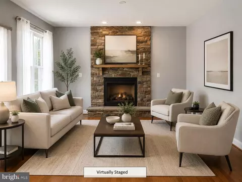 Living - 42770 Conquest Cir, Brambleton, VA 20148 photo 2 of 8