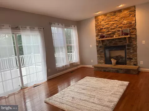 Living - 42770 Conquest Cir, Brambleton, VA 20148 photo 4 of 8