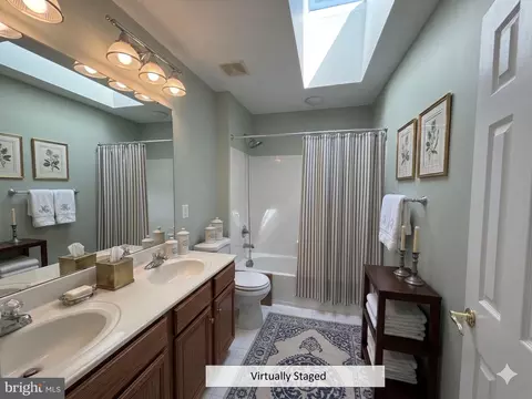 Bath - 42770 Conquest Cir, Brambleton, VA 20148 photo 5 of 6