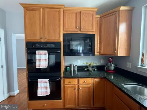 Kitchen - 42770 Conquest Cir, Brambleton, VA 20148 photo 1 of 5