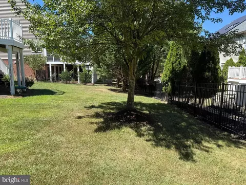 Exterior - 42770 Conquest Cir, Brambleton, VA 20148 photo 5 of 9